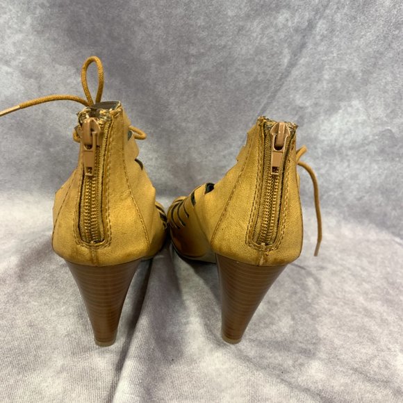 Delicious "Richelle" Caged Shoes - Picture 4 of 7